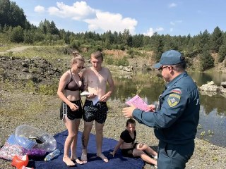 Профилактические рейды пожарных на водоёмах Полевского для безопасности детей