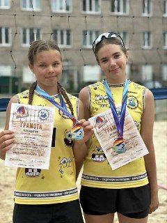 Уралочки из Нижнего Тагила блестяще выступили на турнире по пляжному волейболу