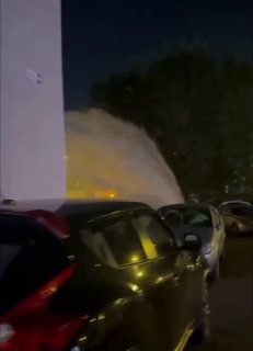 На проспекте Космонавтов случилась коммунальная авария