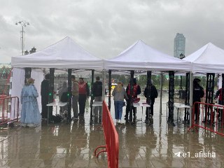 Финал конкурса «Мисс Екатеринбург» проходит в пустом сквере