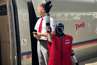 РЖД протестировала ‘робота-проводника’ Володю в Сапсане