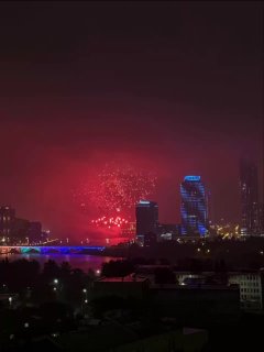 Праздничный салют в центре города к Дню города